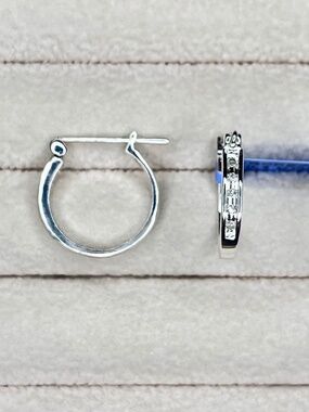 E039 | Natural Diamond Small Hoop Earrings